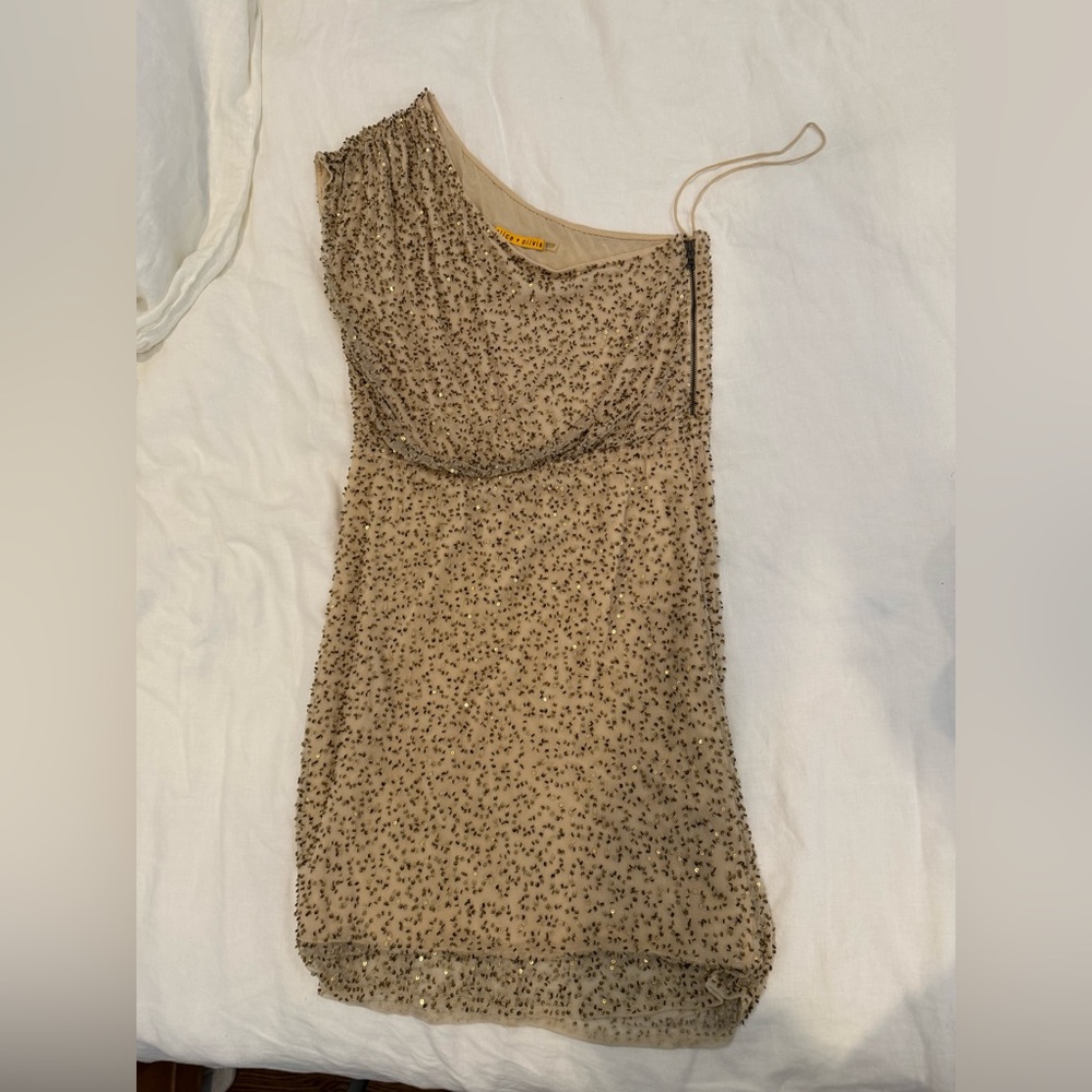 ++Alice + Olivia One Shoulder Gold Dress++